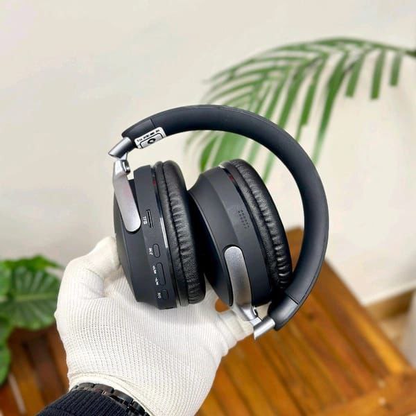 Bose New QuietComfort Ultra Wireless Noise Cancelling Headphones with Spatial Audio, Over-The-Ear Headphones with Mic, Up to 24 Hours of Battery Life, Black & White