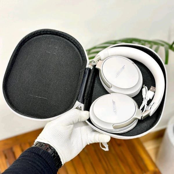 Bose New QuietComfort Ultra Wireless Noise Cancelling Headphones with Spatial Audio, Over-The-Ear Headphones with Mic, Up to 24 Hours of Battery Life, Black & White