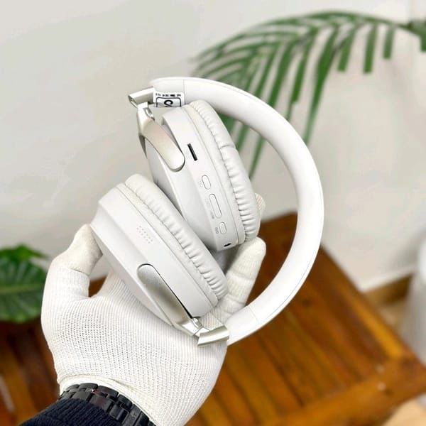 Bose New QuietComfort Ultra Wireless Noise Cancelling Headphones with Spatial Audio, Over-The-Ear Headphones with Mic, Up to 24 Hours of Battery Life, Black & White
