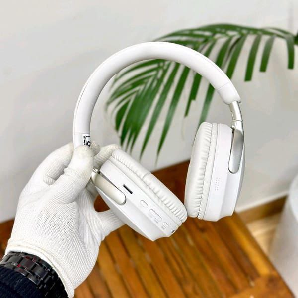 Bose New QuietComfort Ultra Wireless Noise Cancelling Headphones with Spatial Audio, Over-The-Ear Headphones with Mic, Up to 24 Hours of Battery Life, Black & White