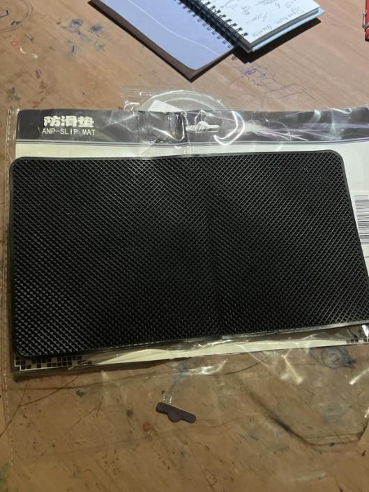 Non-Slip Silicone Car Dashboard Mat – Heat Resistant Anti-Slip Pad for Phones, Keys & Sunglasses